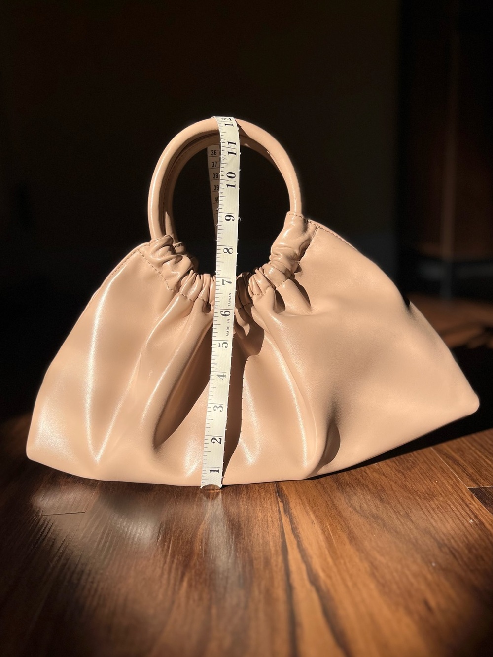 LA VOUTE Adrienne Bailon NWOT Le Papillon
Bag Sand Tan Handbag / Shoulder Purse - Picture 4 of 10
